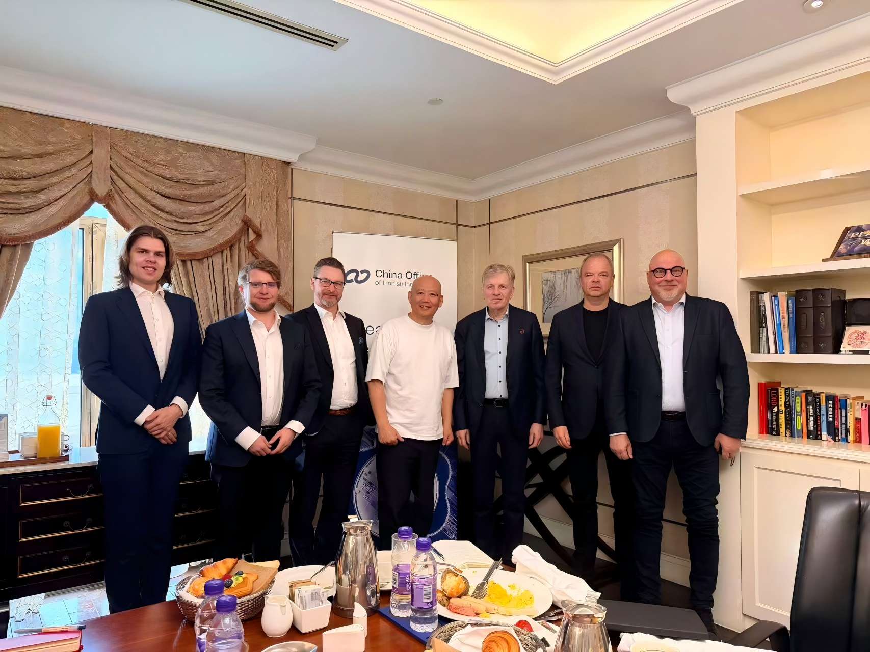 袁岳博士接待来访的芬兰企业代表团